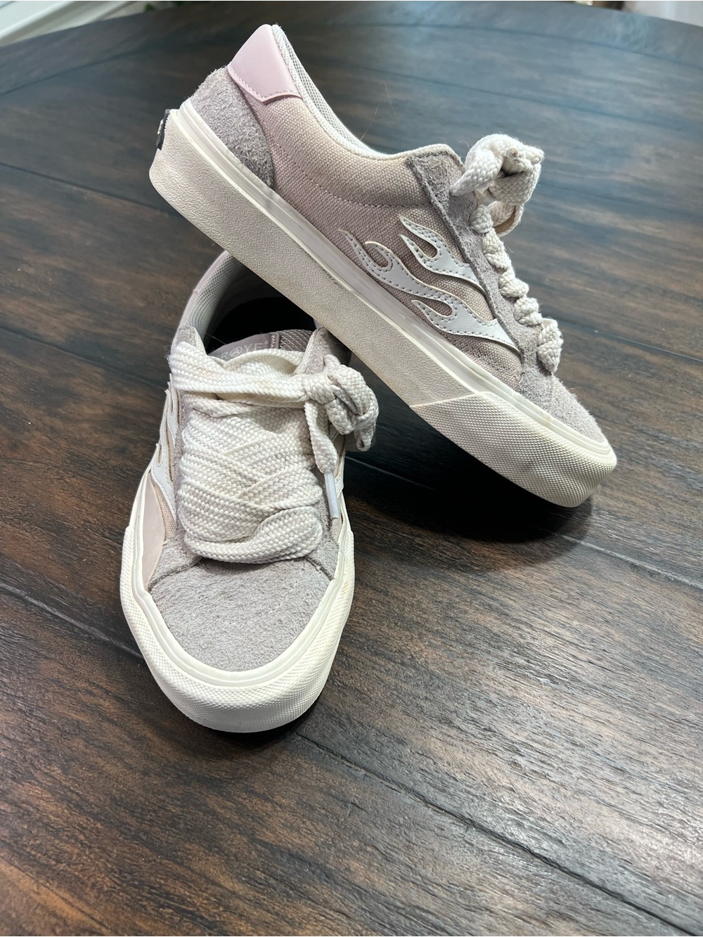 Straye Logan Puff Dusty Pink White Suede Flame Womens 7.5 Skate Sneakers Shoes